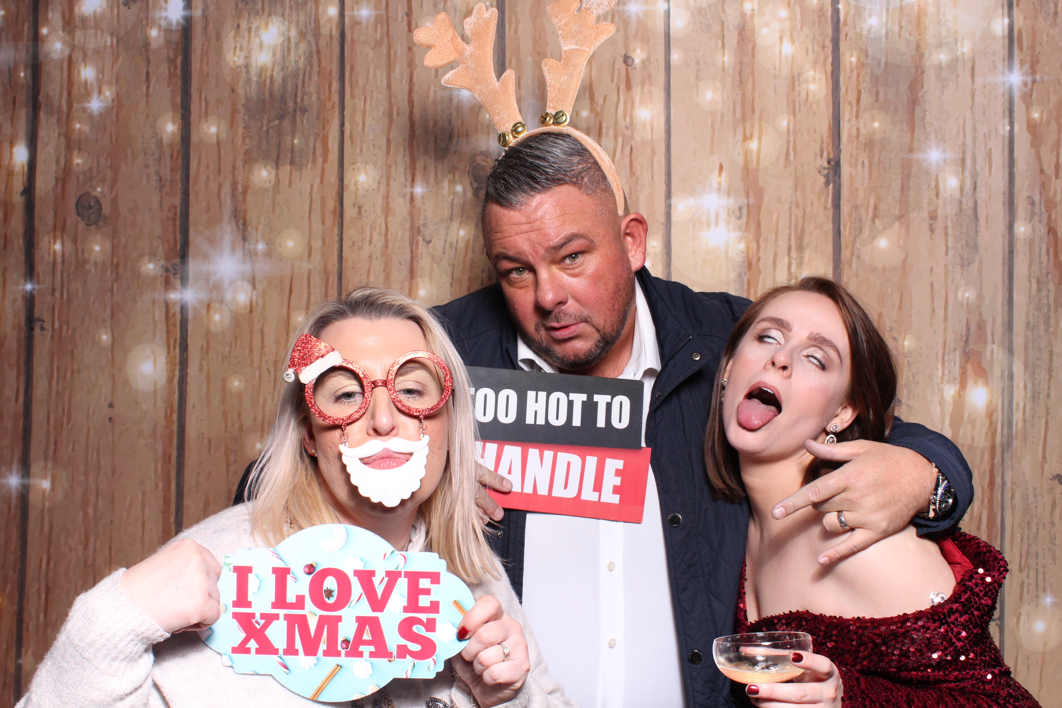 Tes Christmas party  | View more photos from the event at gallery.magicimages.uk/u/MagicImages/Tes-Christmas-party